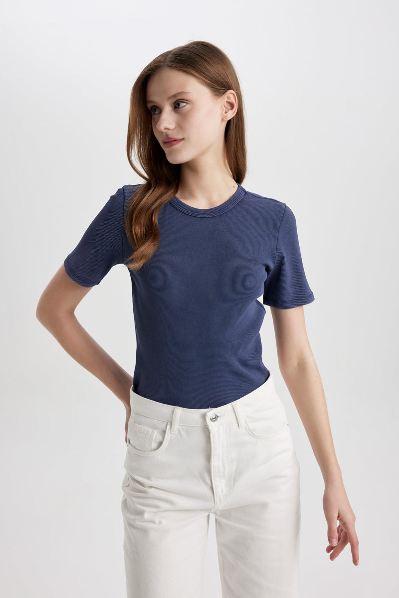 DeFacto Woman Slim Fit Crew Neck Washed Faded Effect Basic T-Shirt - Image 4