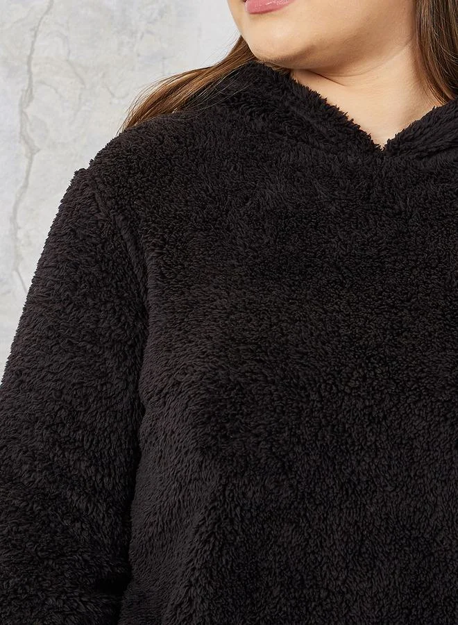 ستايلي Plush Fleece Bear Ear Hoodie & Jogger Lounge Set