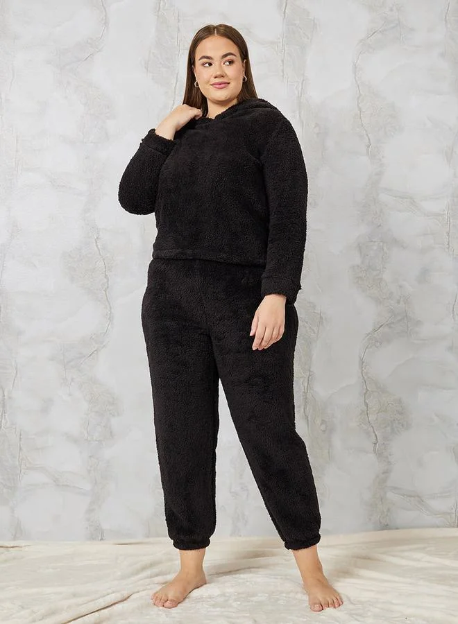 ستايلي Plush Fleece Bear Ear Hoodie & Jogger Lounge Set