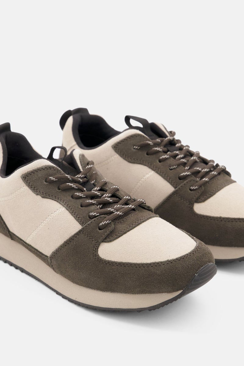 Tchibo أحذية رياضية كاجوال جلدية مزودة بأربطة للنساء، زيتوني - Image 2