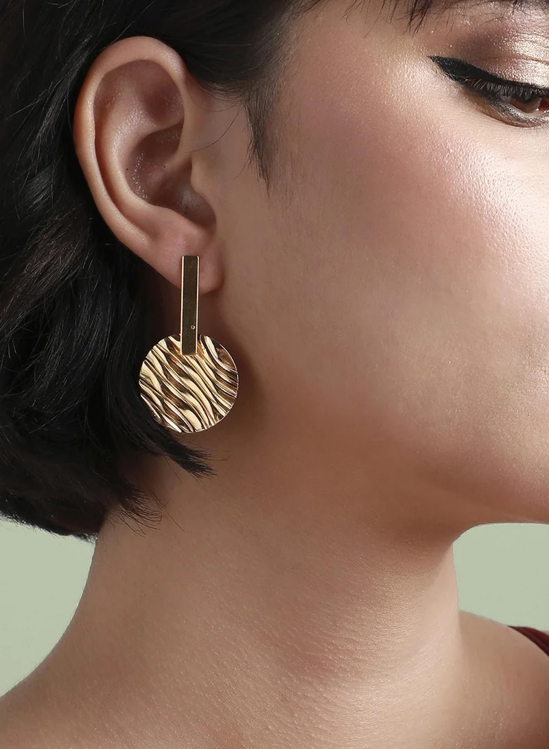 SOHI Metallic Textured Artificial Drop Earring Jewellery