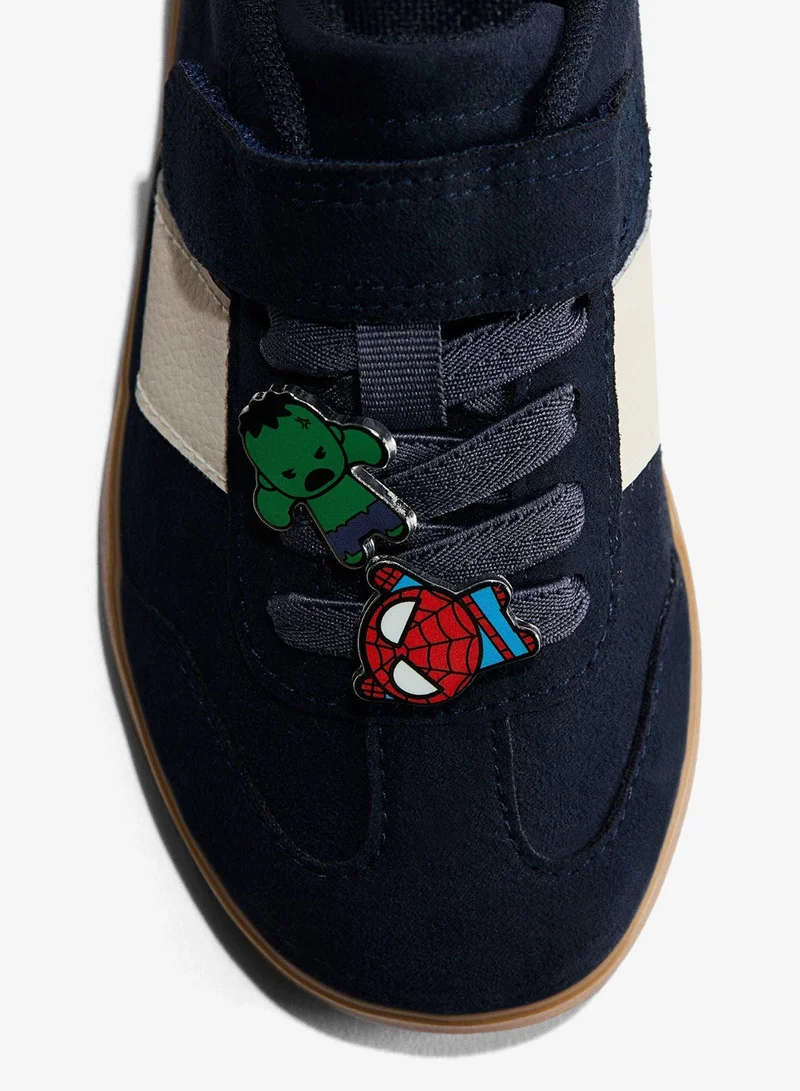 اتش اند ام حذاء رياضي مزين بزخارف