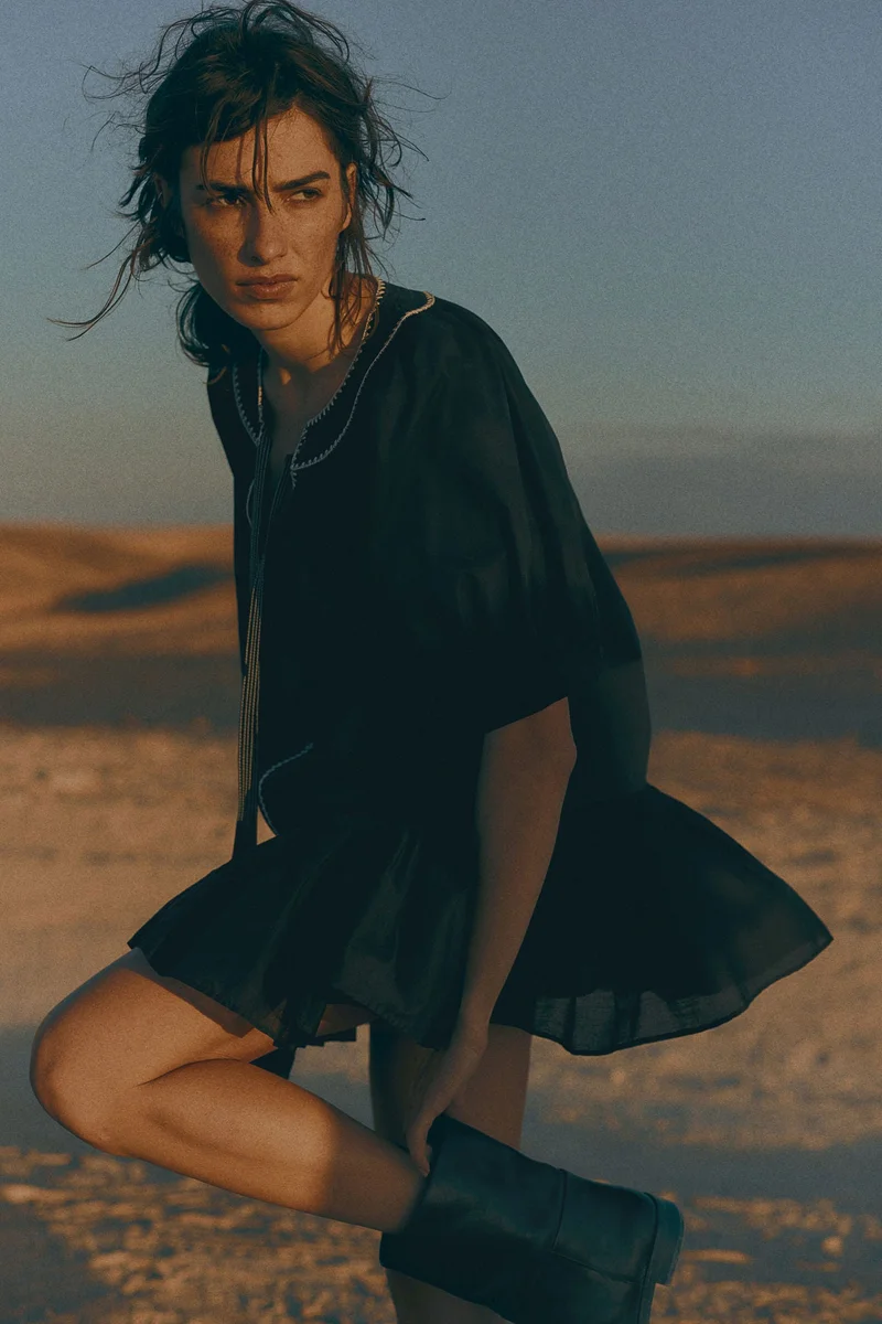 اتش اند ام بلوزة من قطن البوبلين بتفاصيل ربطة