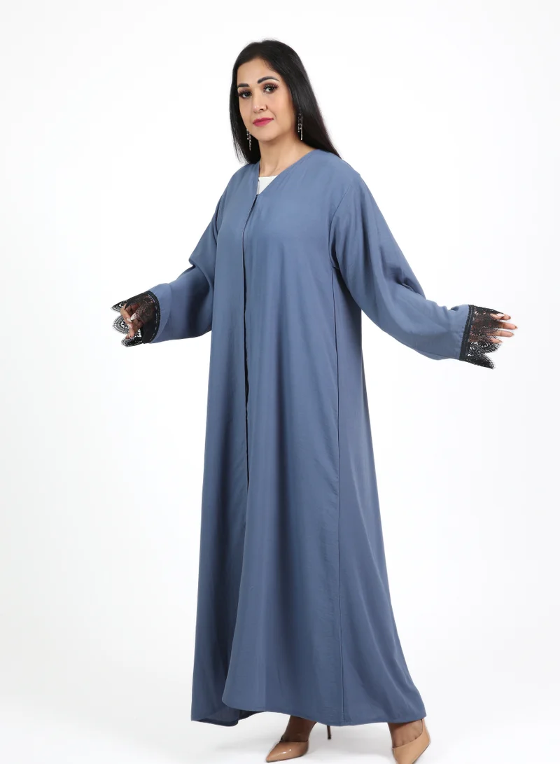 نيكياس عباية كريب زرقاء بأزرار كاملة وأكمام دانتيل