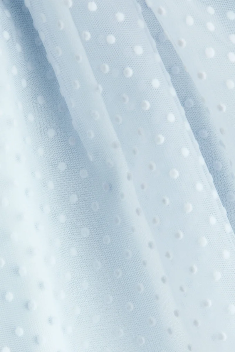 اتش اند ام فستان بتنورة من التول بطبعة فلوك