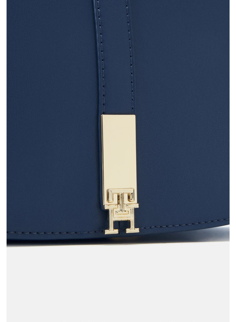 Tommy Hilfiger Denim حقيبة كروسبودي نسائية من تومي هيلفيغر - كحلي - Image 2