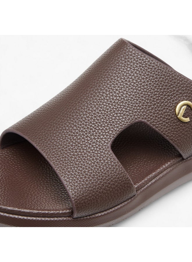 لو كونفورت صنادل رجالي بتفاصيل مقصوصة سهلة الارتداء - Image 4