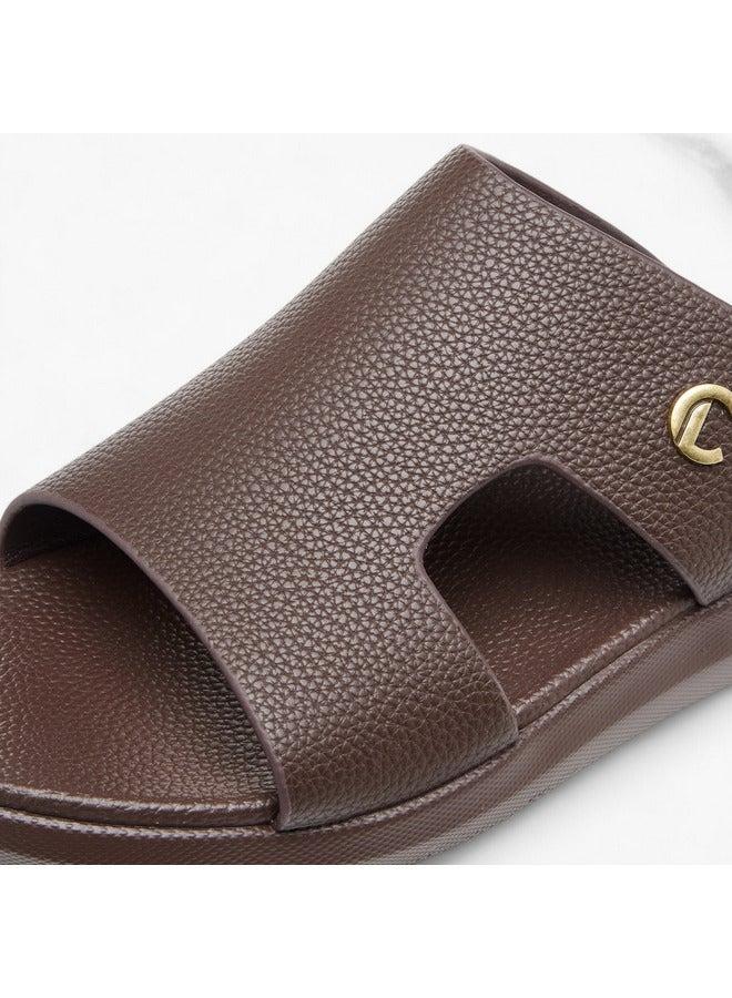 لو كونفورت صنادل رجالي بتفاصيل مقصوصة سهلة الارتداء - Image 4