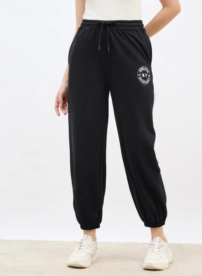 ستايلي Styli Minimal Print Tapered Joggers
