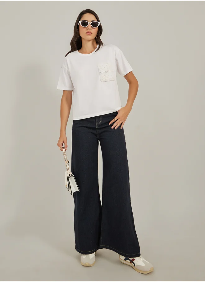 ستايلي Crochet Pocket Round Neck Short Sleeve T-Shirt