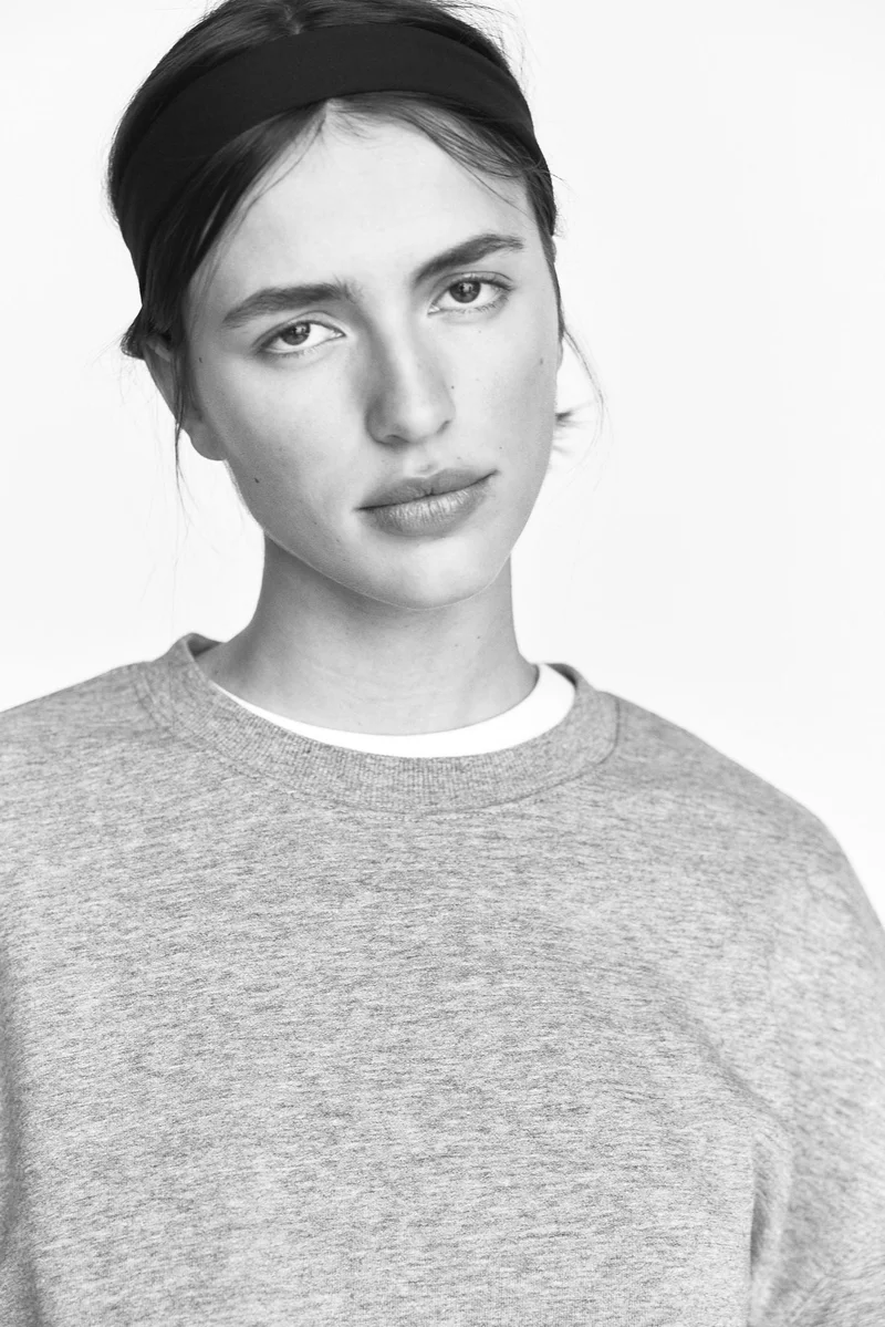 اتش اند ام سويت شيرت بأكمام قصيرة