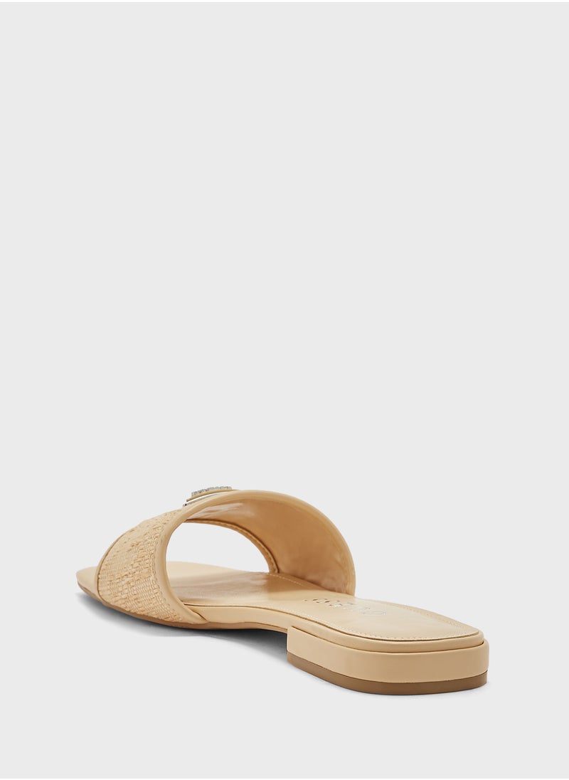 GUESS - صنادل تمسي مسطحة غير رسمية - Image 1