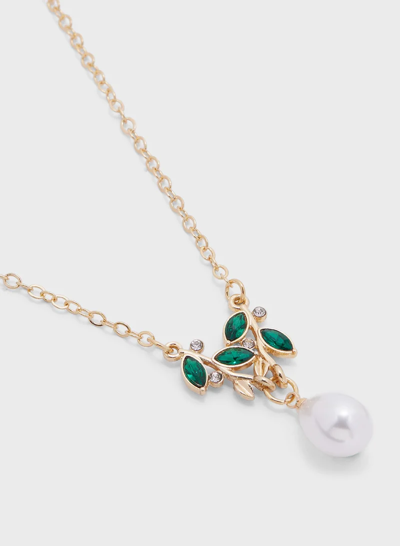 ايلا ليمتد اديشن Leaf Detail Pendant Pearl Necklace & Drop Earring Set