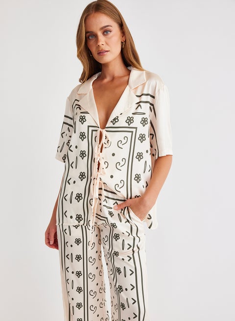 قميص سيلاس بأزرار