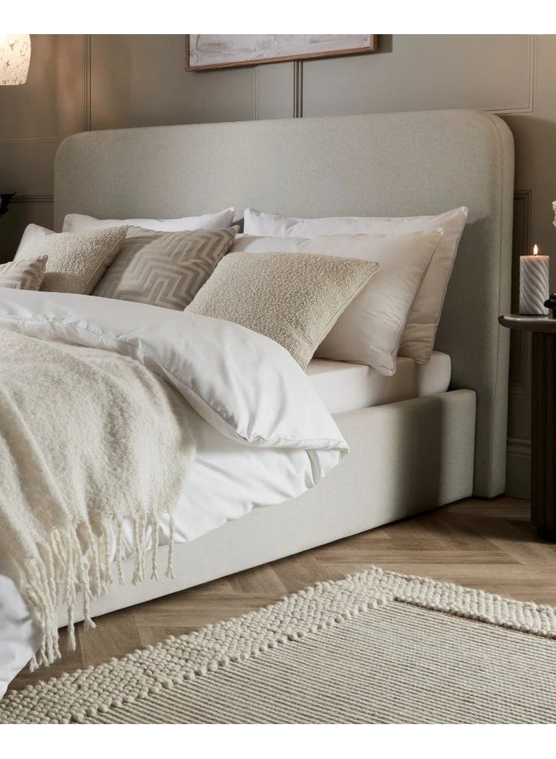 ملاذ هاوس سرير مبطن بأزرار - MZBDN02-OFW-160 سم - مصنوع من قماش ناعم مع لوح رأس مبطن بأزرار - 160 سم - الأبعاد: ارتفاع 120 سم × طول 195 سم - طول 195 سم × ارتفاع 120 سم × عرض 160 سم - Image 3