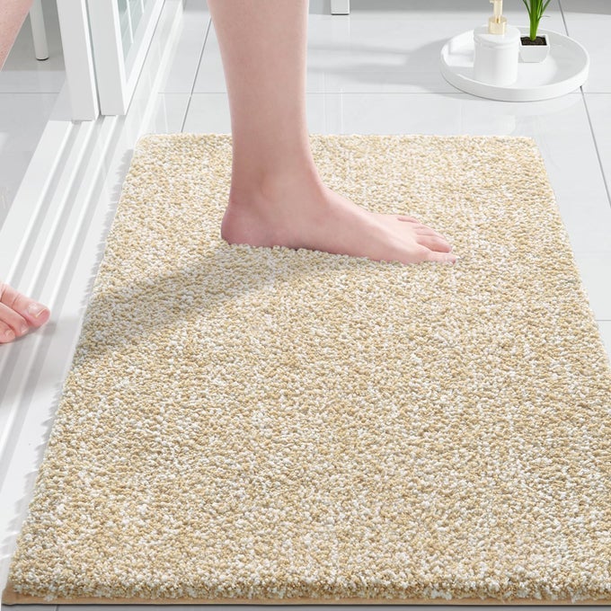 BATHROOM RUGS MAT EXTRA SOFT COMFORTABLE BATH RUGS NONSLIP WATER ABSORBENT AND THICK BATHROOM FLOOR MATS MACHINE WASHINE SHAGGY RUGS FOR SHOWER BATHTUBS 24 X 17 LIGHT BEIGEWHITE