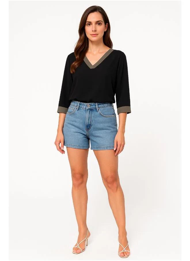 هوكستون جال Black Oversized Top with Khaki Collar Tape Detail