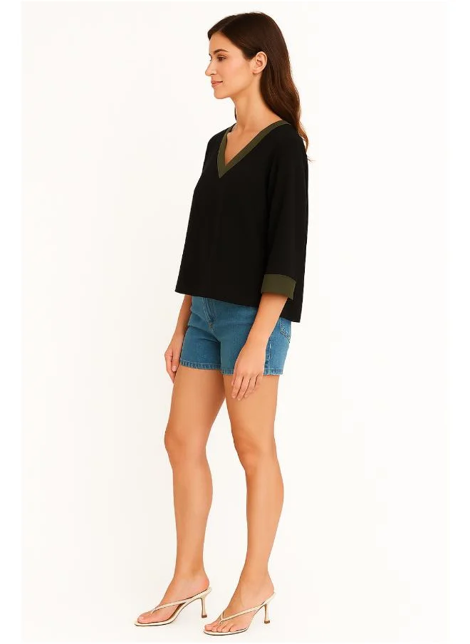 هوكستون جال Black Oversized Top with Khaki Collar Tape Detail