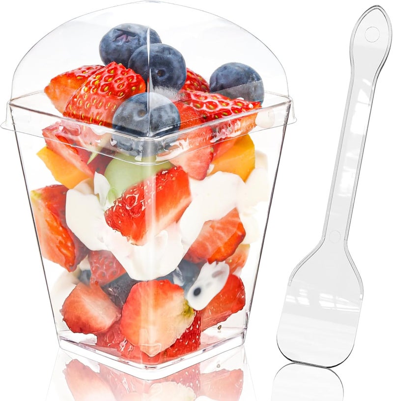 YunKo 50 عبوة أكواب حلوى بلاستيكية مربعة شفافة سعة 5 أونص مع أغطية وملاعق، أكواب بارفيه صغيرة لزبادي، جيلو، موس، ووجبات خفيفة، أكواب للحلويات مع غطاء - Image 5