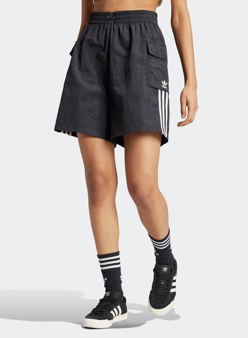adidas شورتات كارغو  للنساء أسود أوريجينالز