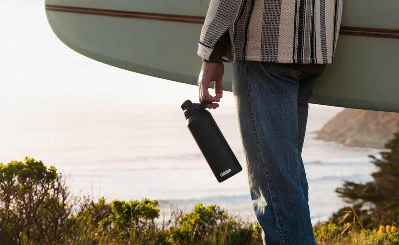 CAMELBAK زجاجة ماء ستانلس ستيل معزولة بالفراغ سعة 32 أونصة من كاملباك شوت ماغ، سماء بنفسجية - Image 2