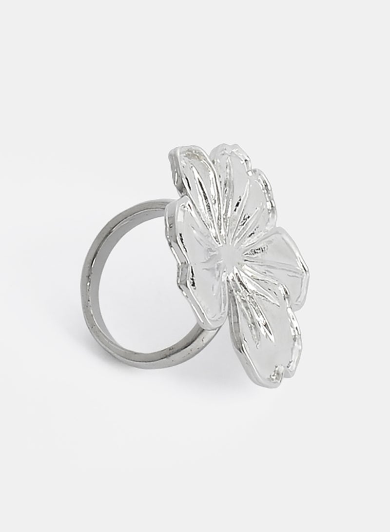 Akher el Ankoud Classic Ring With A Large Rose Design - Image 1