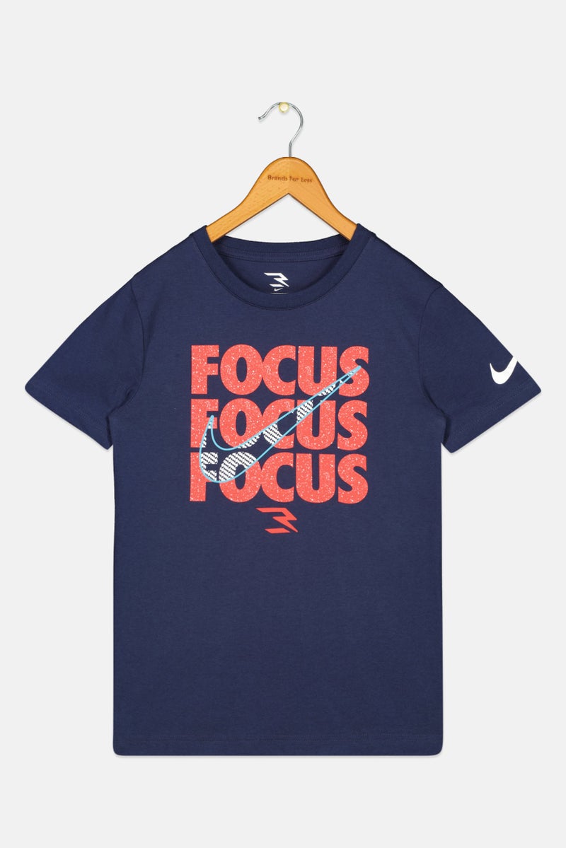 Nike تي شيرت رياضي للأطفال من نايك 3 براند بواسطة راسل ويلسون، بأكمام قصيرة، خارجي، لون كحلي - Image 1