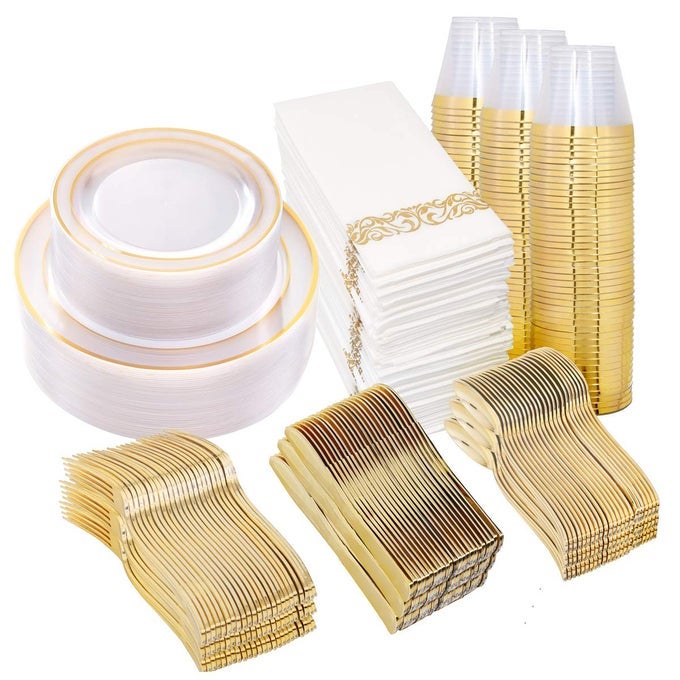 50 GUESTS CLEAR GOLD PLASTIC PLATES GOLD DISPOSABLE DINNERWARE SET INCLUDES 100 PLASTIC PLATES 50 SILVERWARE SET 50 DISPOSABLE CUPS 50 NAPKINS PERFECT FOR PARTY WEDDING