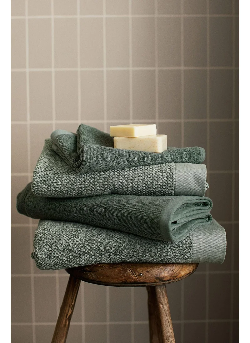 H&M Cotton terry bath towel