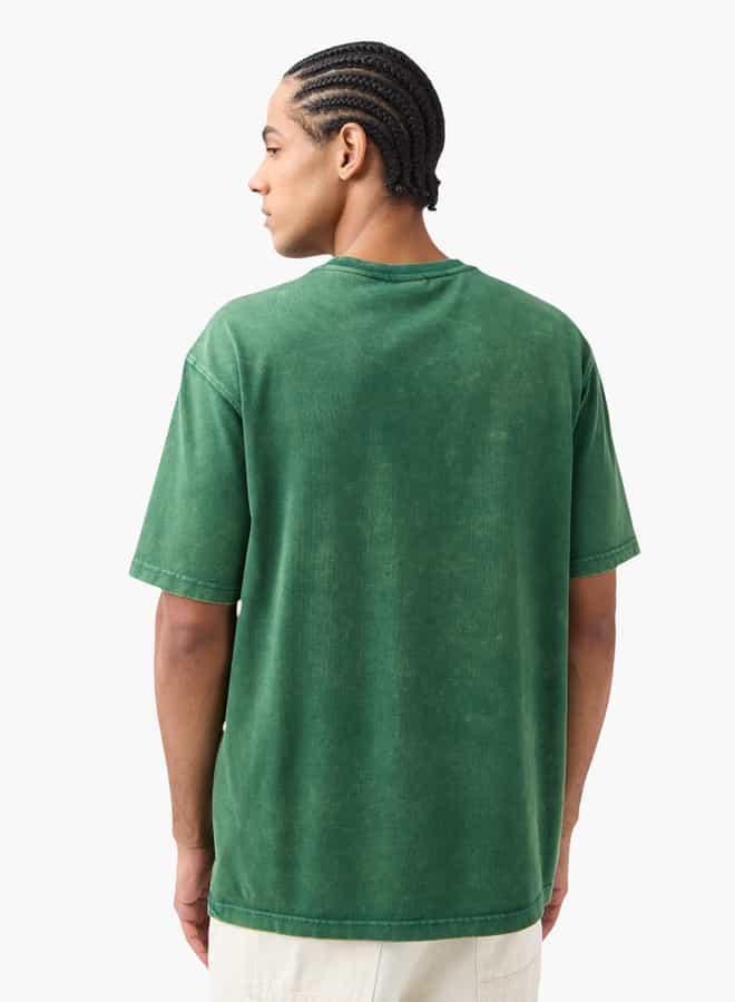 اس بي كاركترز تشيرت بياقة ضيقة وأكمام قصيرة وطبعات جرافيك - Image 4