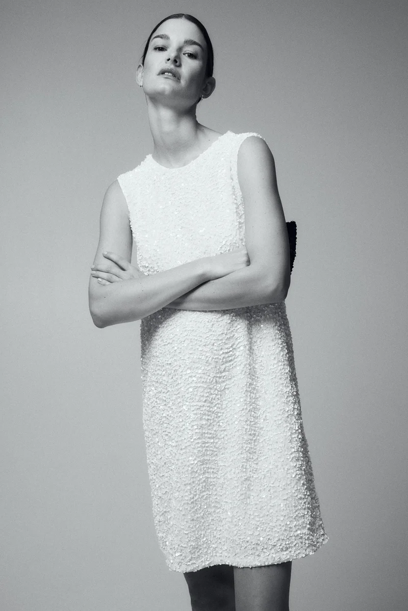 اتش اند ام فستان ميني من الترتر بتفاصيل فيونكة من تشكيلة ماما