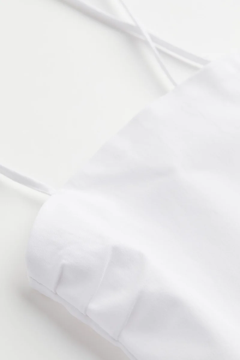 اتش اند ام بلوزة قصيرة بدون أكمام وحمالات