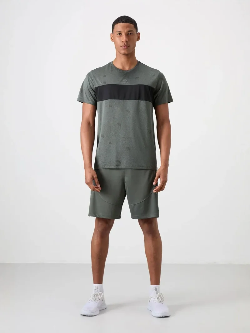 تومي لايف TOMMY Men's Color-Blocked Crew Neck T-Shirt