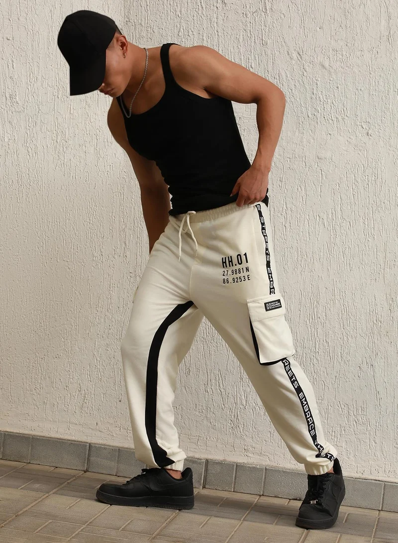 هوبرهولمي Men's White Cotton Blend Printed Full Length Cargo Regular Fit Trouser