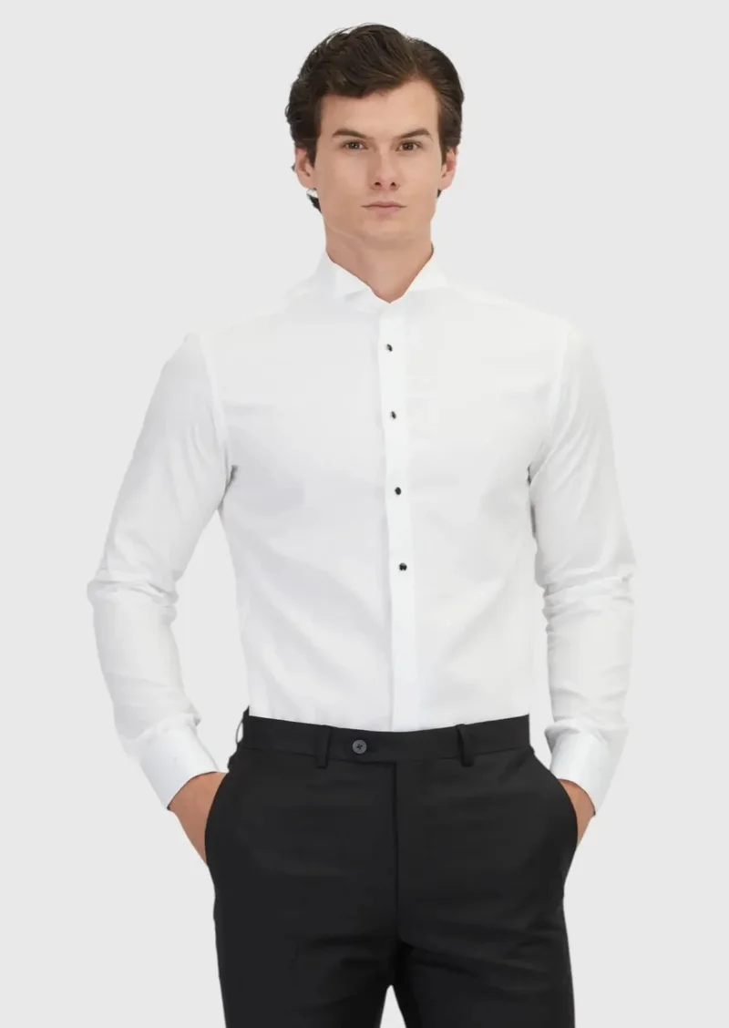 رامسي قميص توكسيدو أبيض سادة بقصة ضيقة وأكمام مزدوجة وياقة جناح