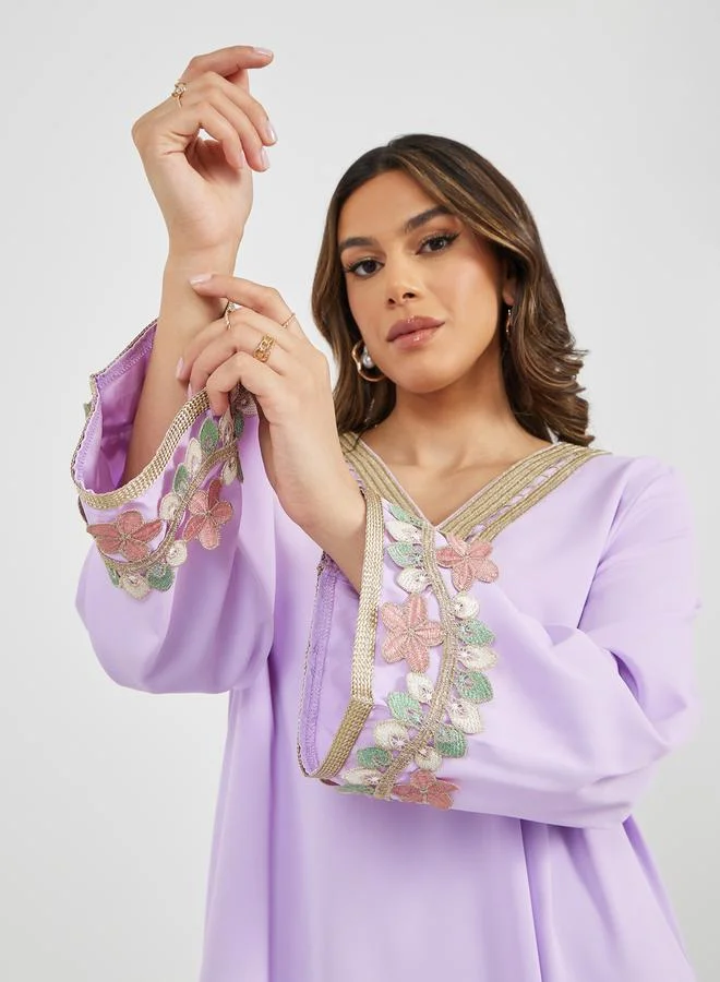 Styli Floral Lace Trim Detail V Neck Jalabiya