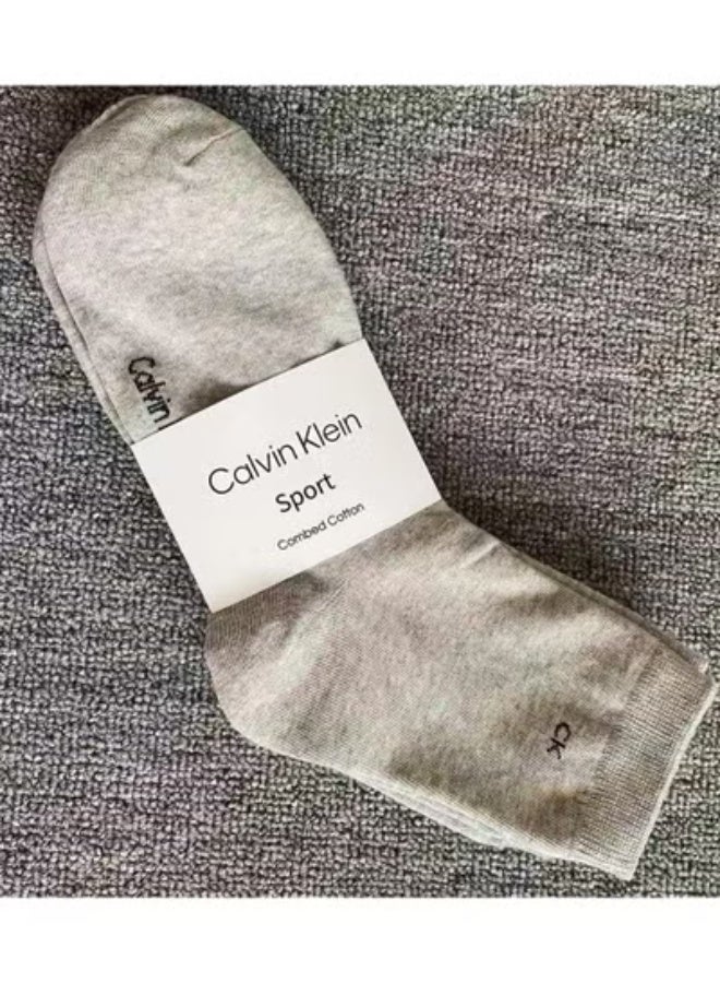 جوارب Calvin Klein الرياضية البيضاء 3 في 1