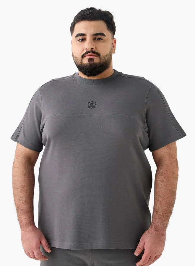 سبلاش فيڤ تيشيرت مقاس كبير بياقة دائرية وتفاصيل جانبية