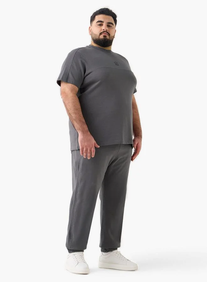 سبلاش فيڤ تيشيرت مقاس كبير بياقة دائرية وتفاصيل جانبية