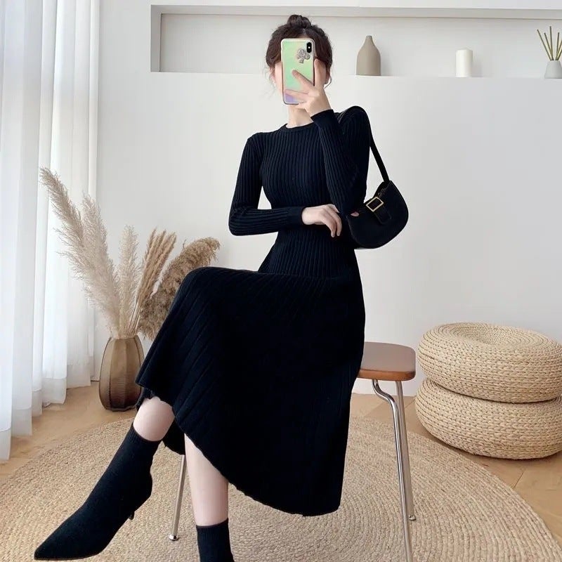 2024 autumn and winter matching coat long knee-length sweater skirt waist slimming base with A- shaped knitted dress Black [version]]