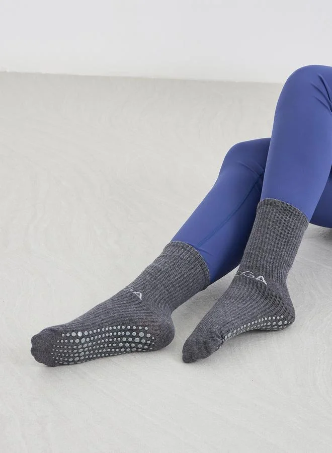 ستايلي اكتيف جوارب يوغا قطنية بطبعة نصية وقاعدة سيليكون