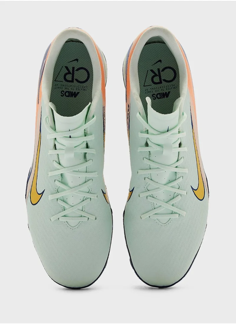 نايكي Zoom Vapor 16 Academy Tf Football Boots