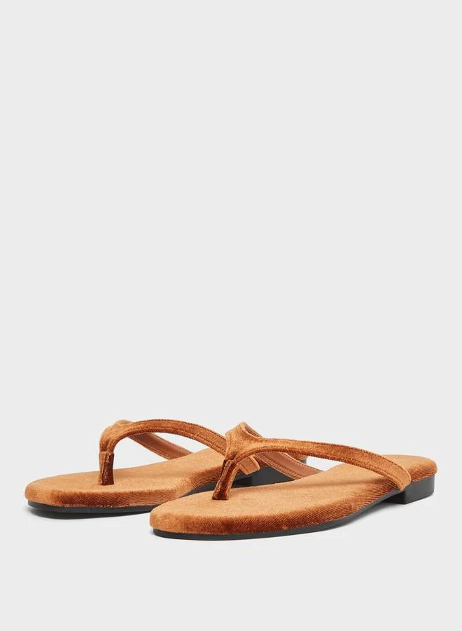 ستايلي صندل فلات بملمس مخملي