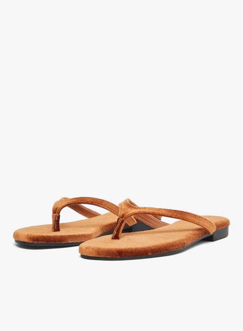 Styli Styli Tan Velvet Look Flat Sandals