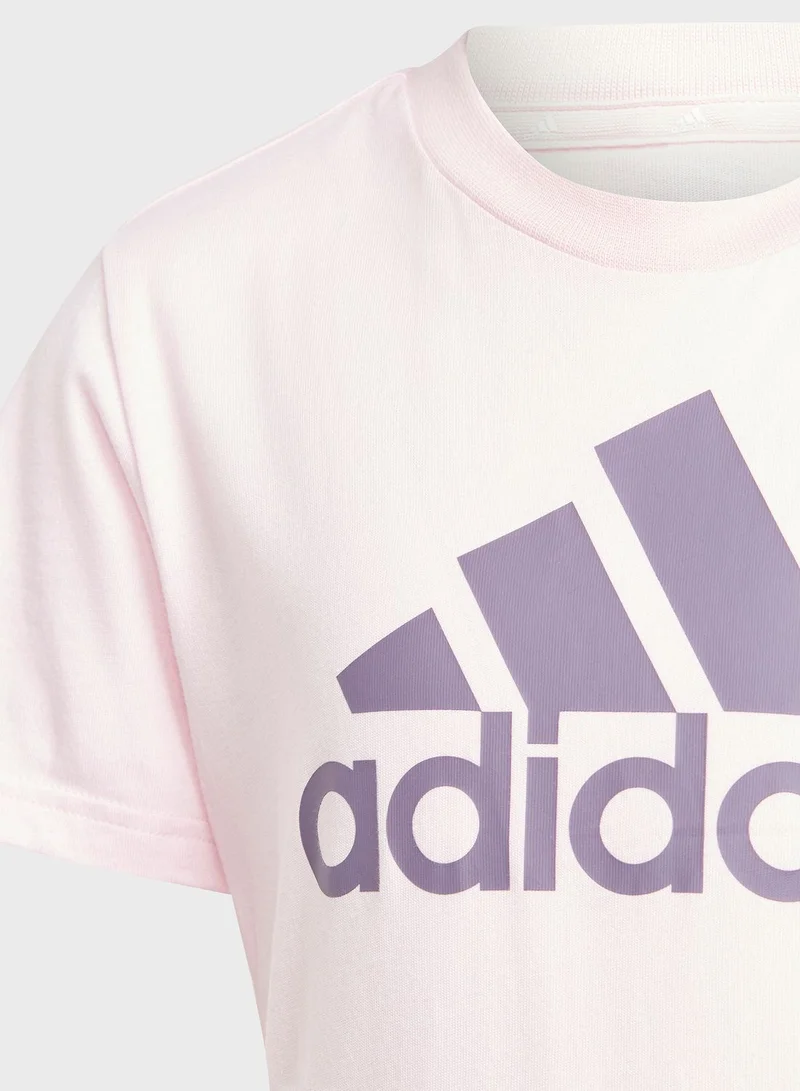 adidas تيشيرت أساسي مزين بشعار الماركة
