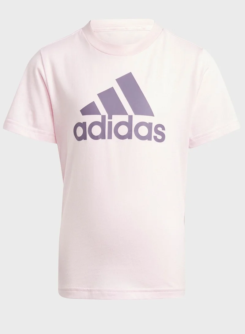 adidas تيشيرت أساسي مزين بشعار الماركة