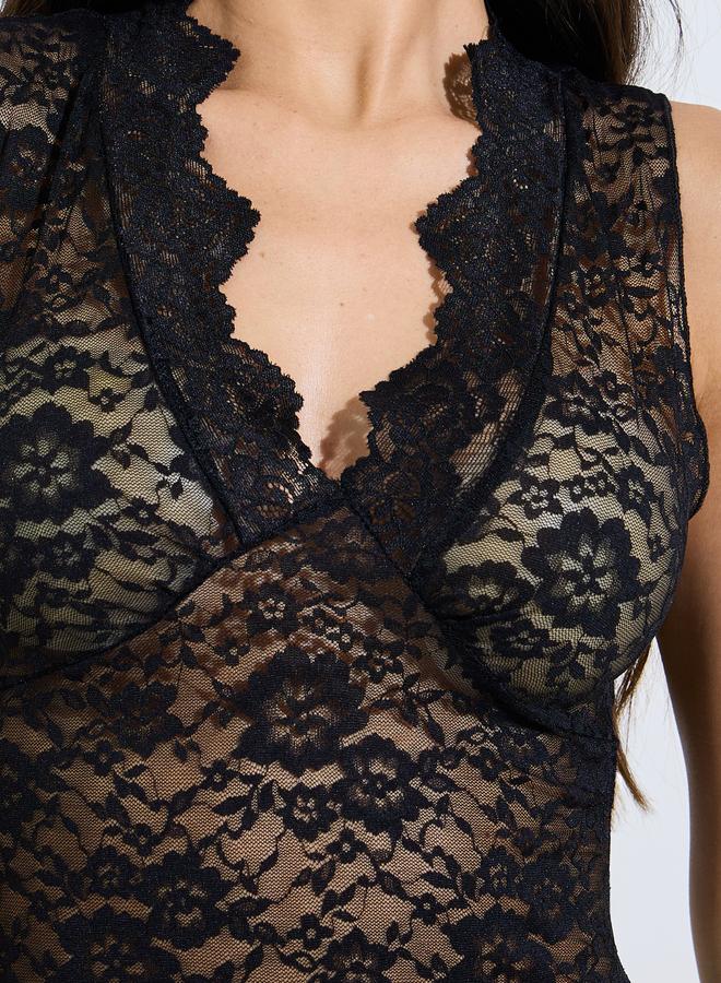 Styli Black V Neck Lace Fitted Slip with Brief - Image 4