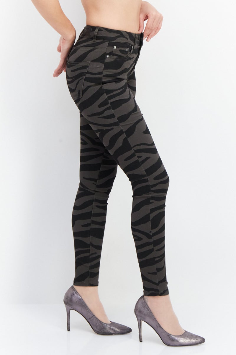 ONLY سروال نسائي بقصة عادية بنقشة حيوانات، أسود - Image 3