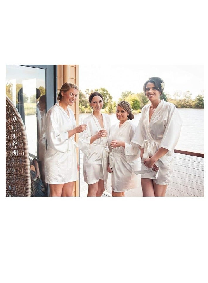 روب العروس و وصيفة العروس  لحفلات الزفاف للنساء، روب  ساتان حريري قصير بلون سادة مع جليتر فضي - Image 3