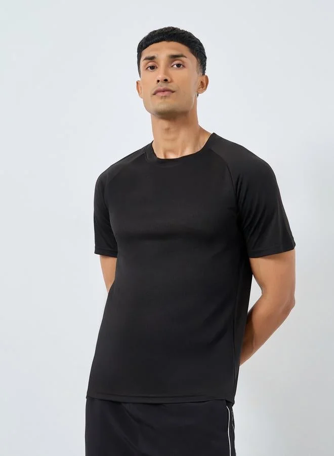 ستايلي اكتيف تيشيرت رياضي بأكمام ريجلان بطبعة على الظهر
